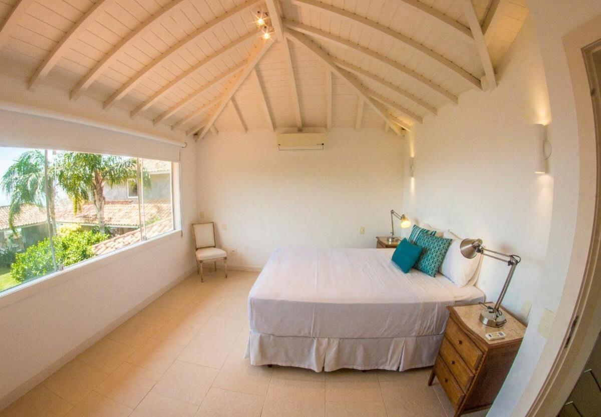 Beautiful Hilltop House Tartaruga Beach - BUZ007