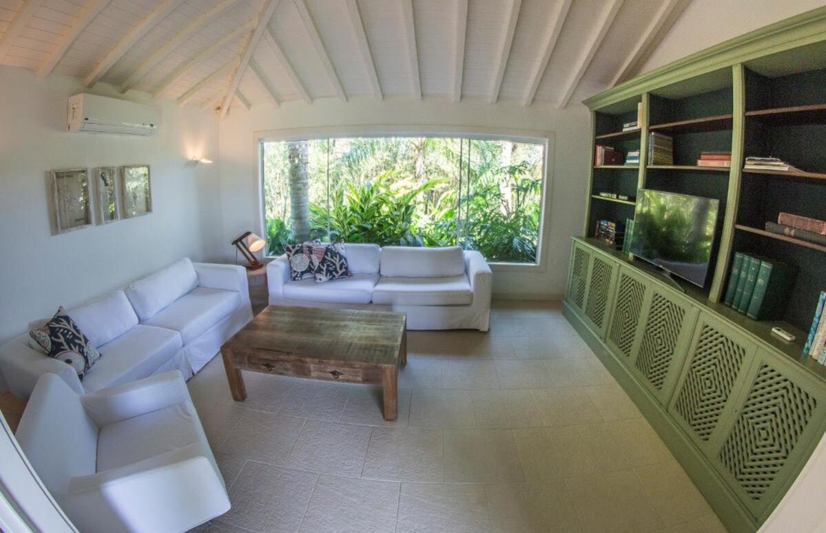 Beautiful Hilltop House Tartaruga Beach - BUZ007