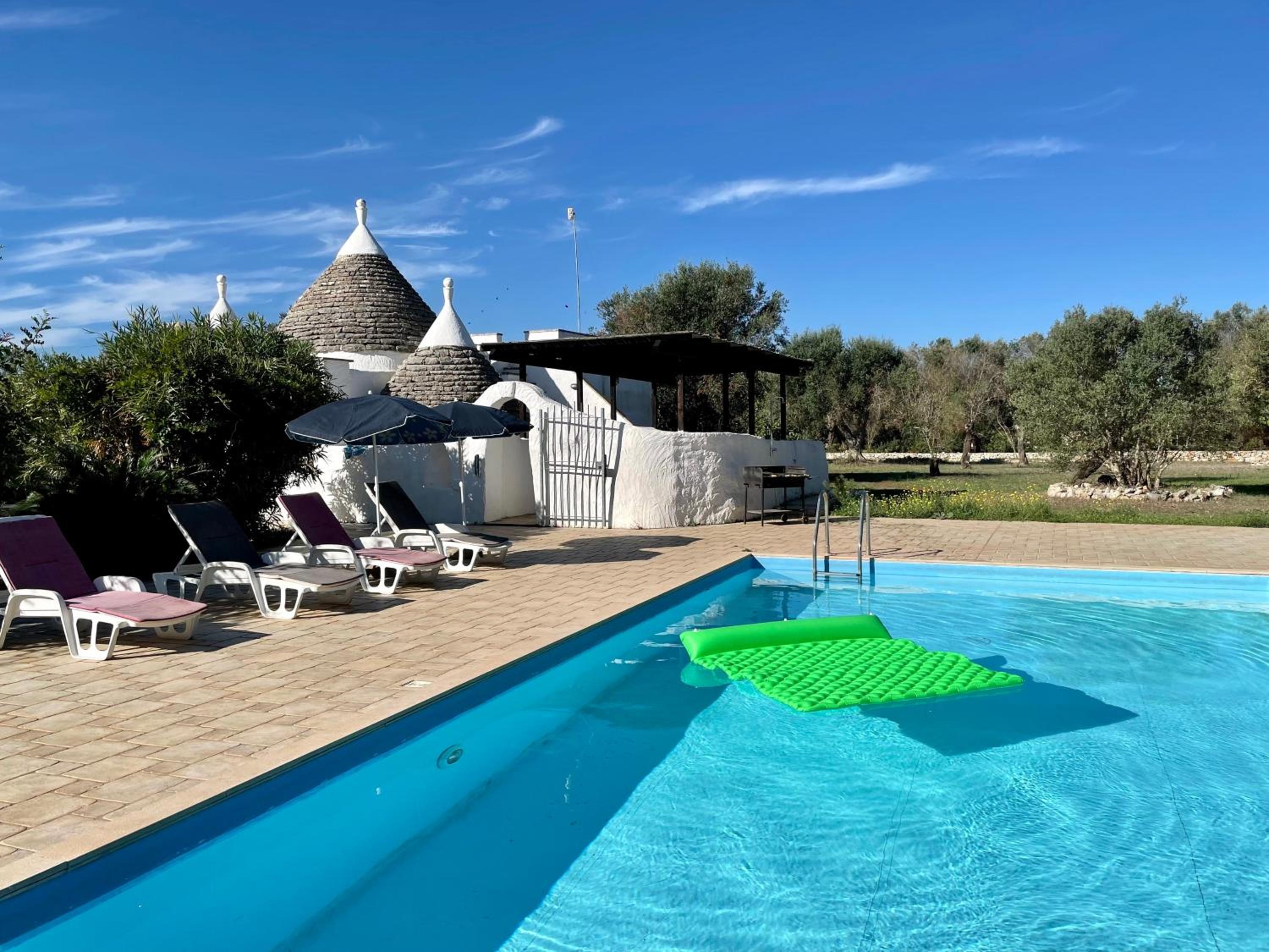 'Trullo della Luna' tipico casale in un uliveto, piscina esclusiva view 4