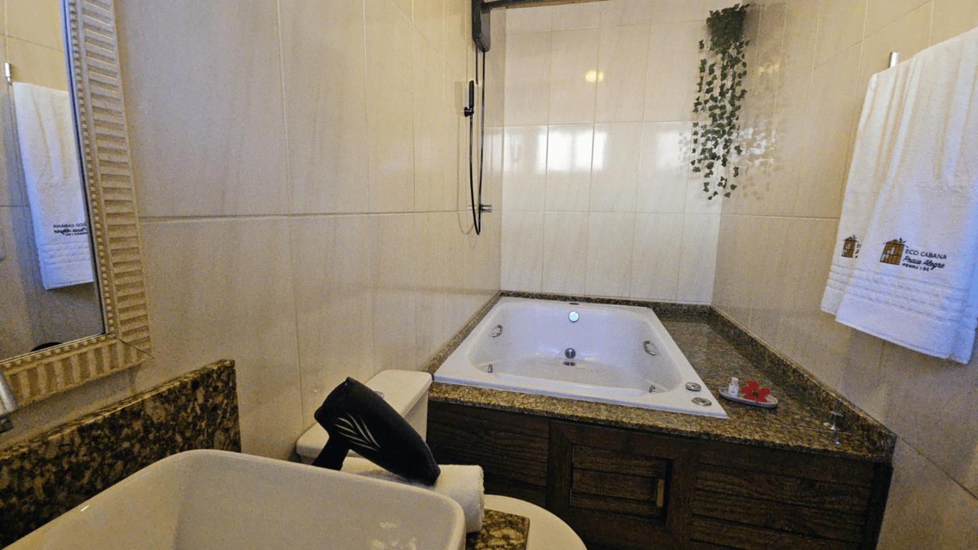 Apê Cabana com banheira hidro casal, ar condicionado