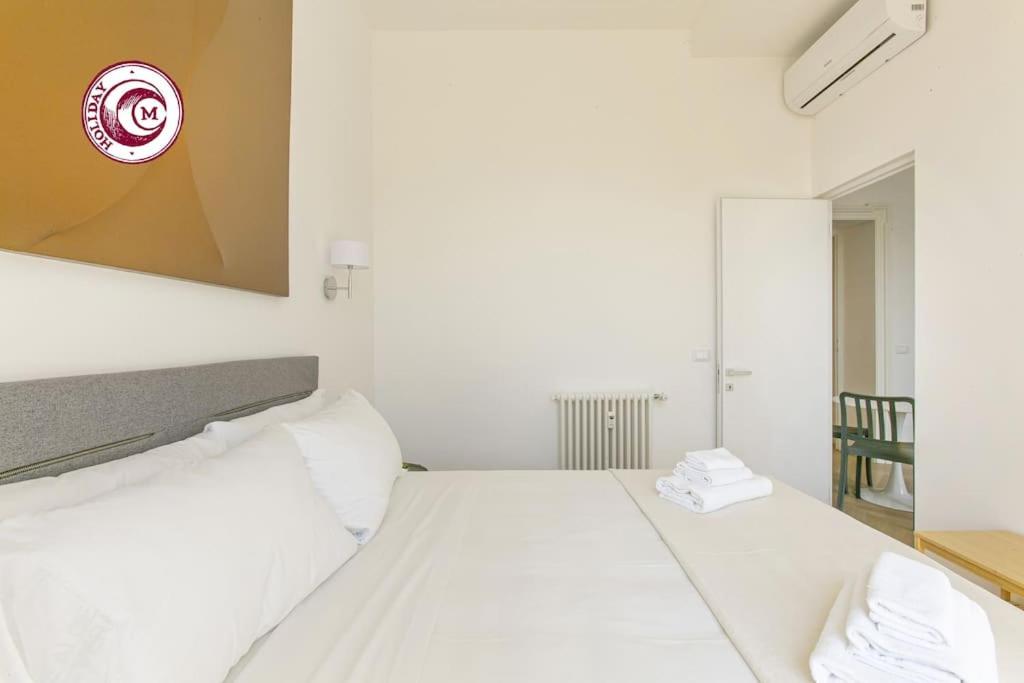 C M Civitas Leonina Luxury