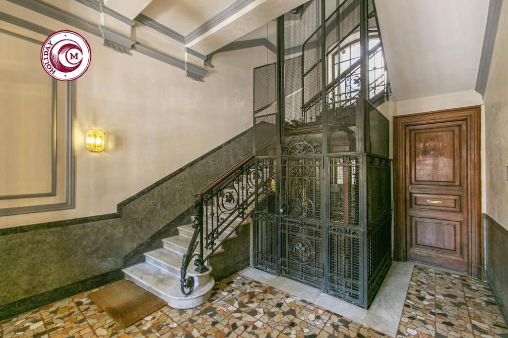 C M Civitas Leonina Luxury
