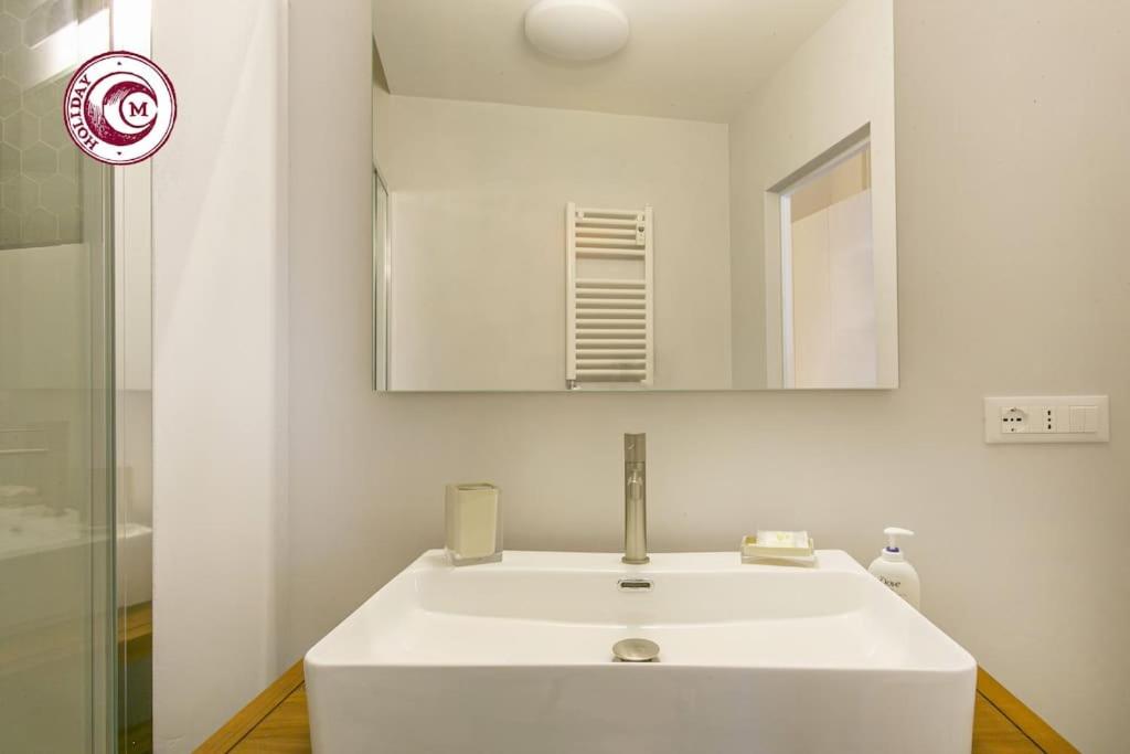 C M Civitas Leonina Luxury