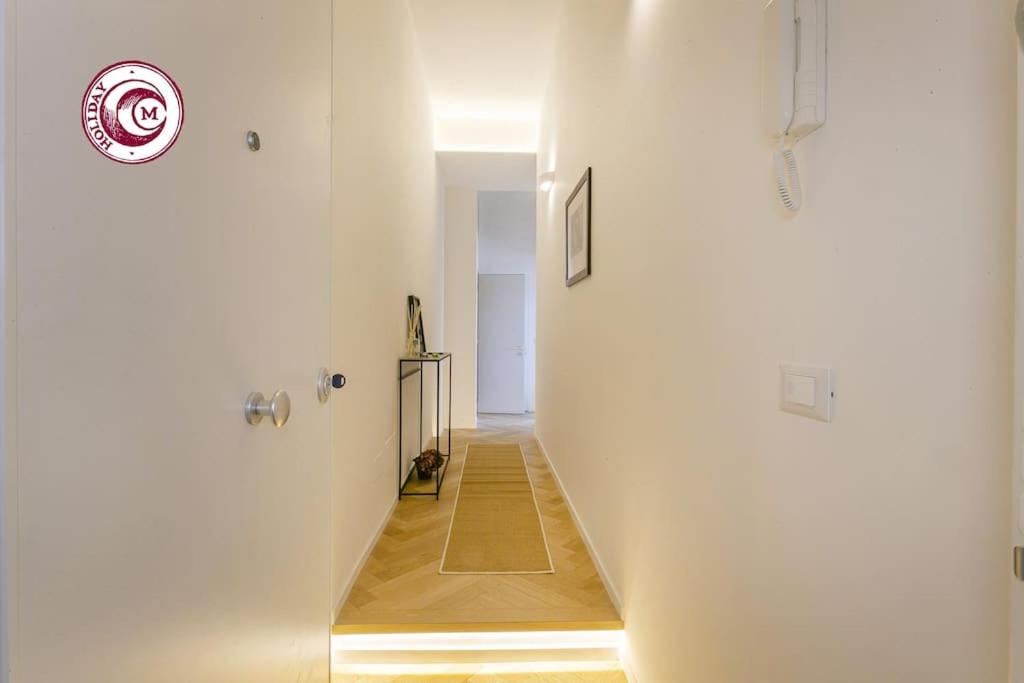 C M Civitas Leonina Luxury