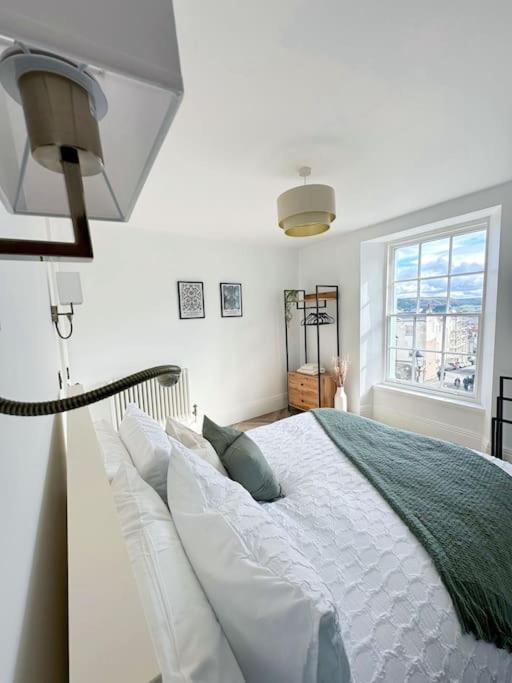 Family Holiday Home by the Great Orme Tramway and Beach view 3