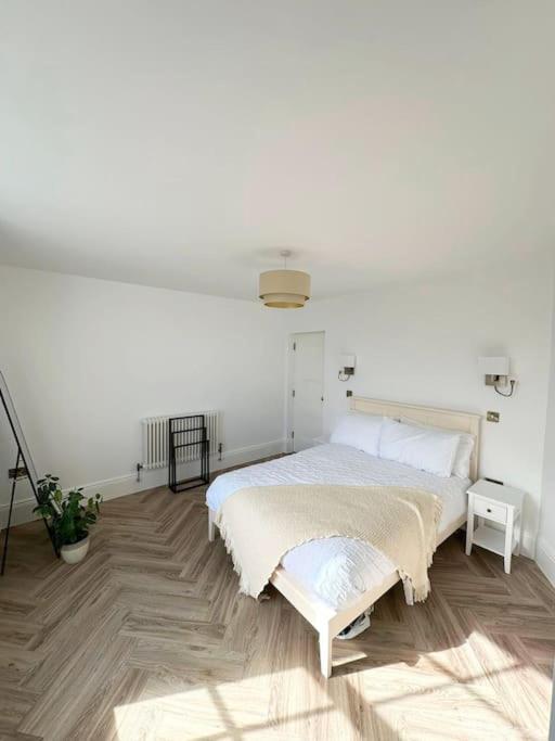 Family Holiday Home by the Great Orme Tramway and Beach view 4