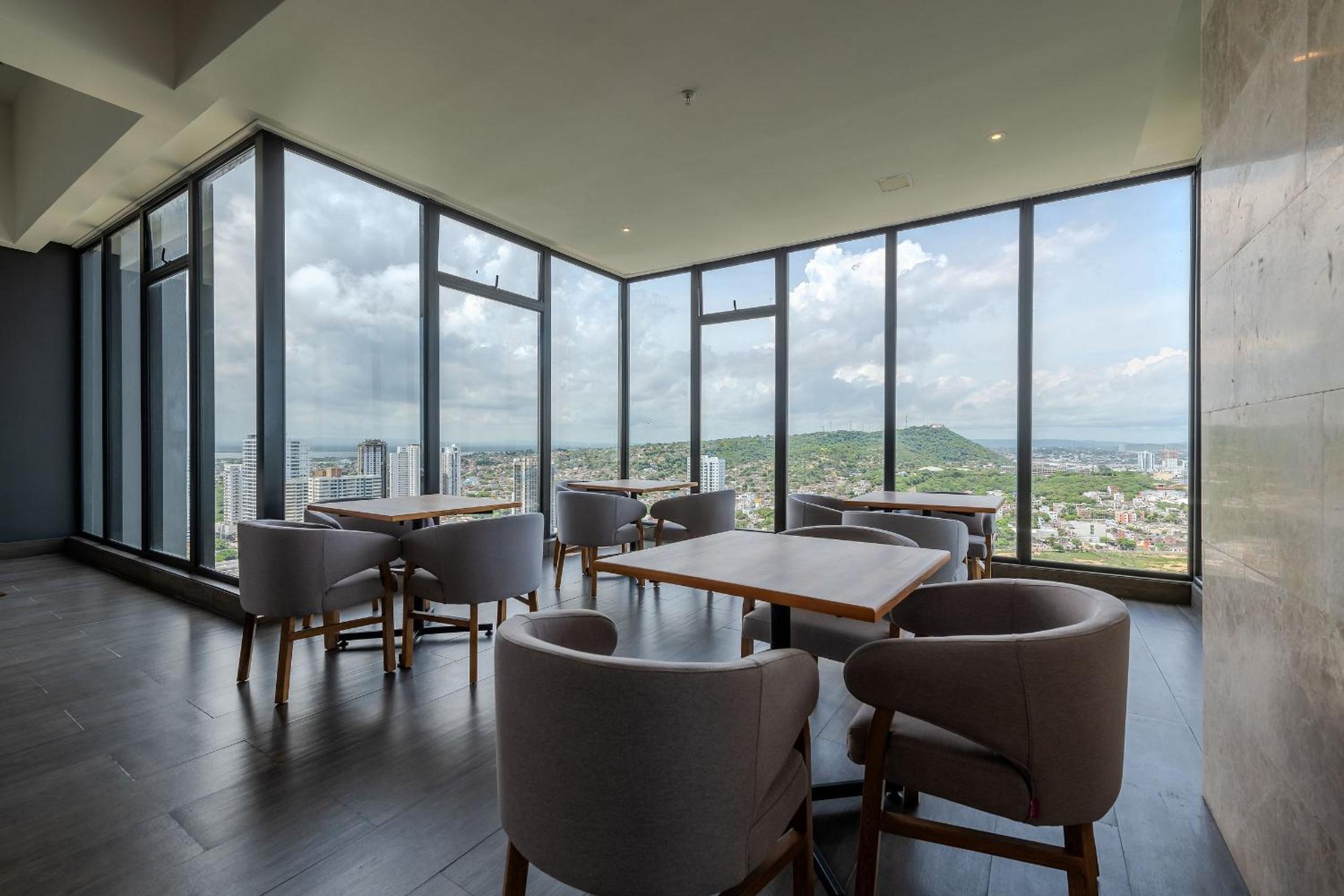 New Apt Beautiful Sea View and Walled City 2BR