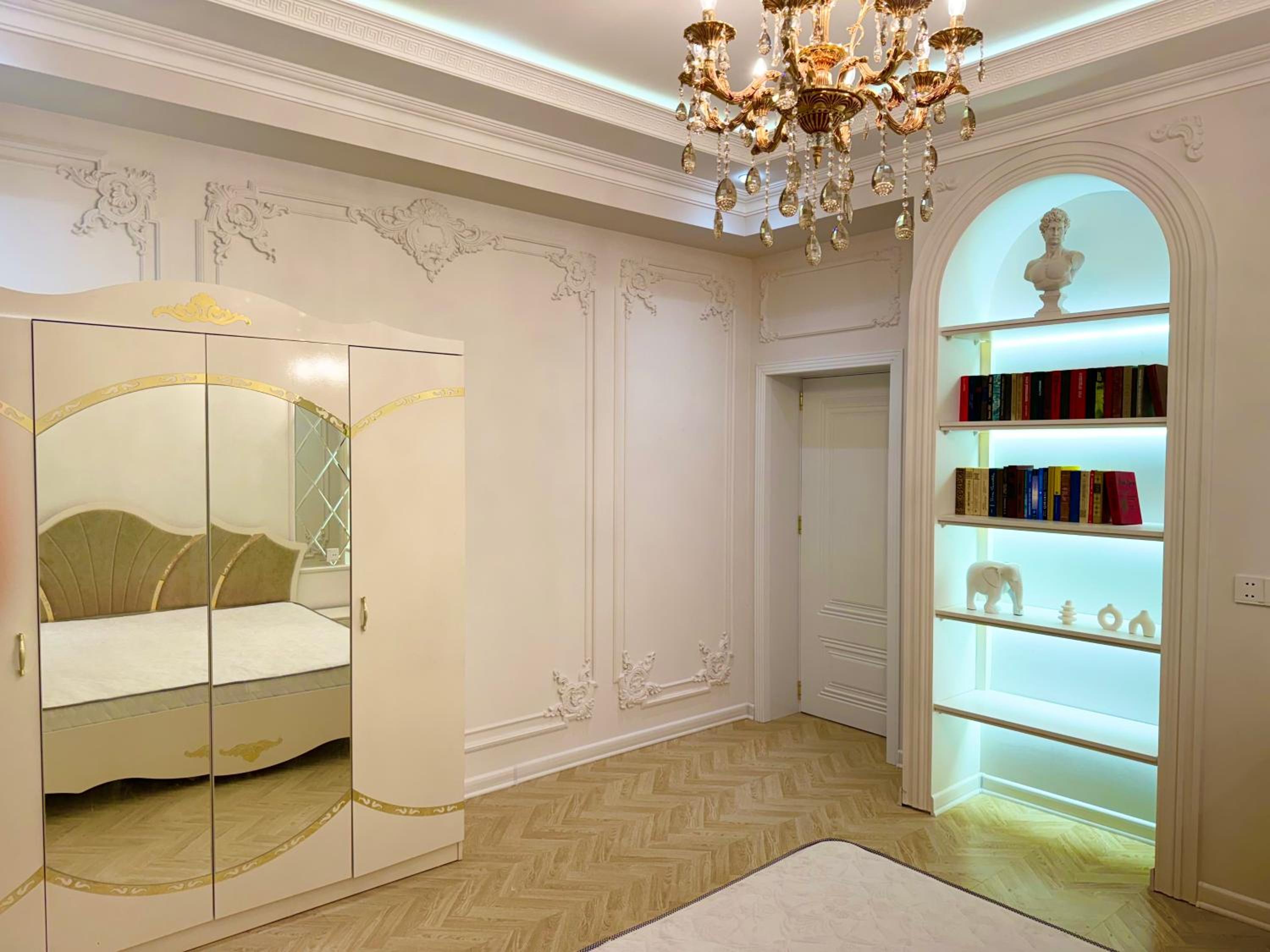 Elegant Apartment with Sea View in Downtown
