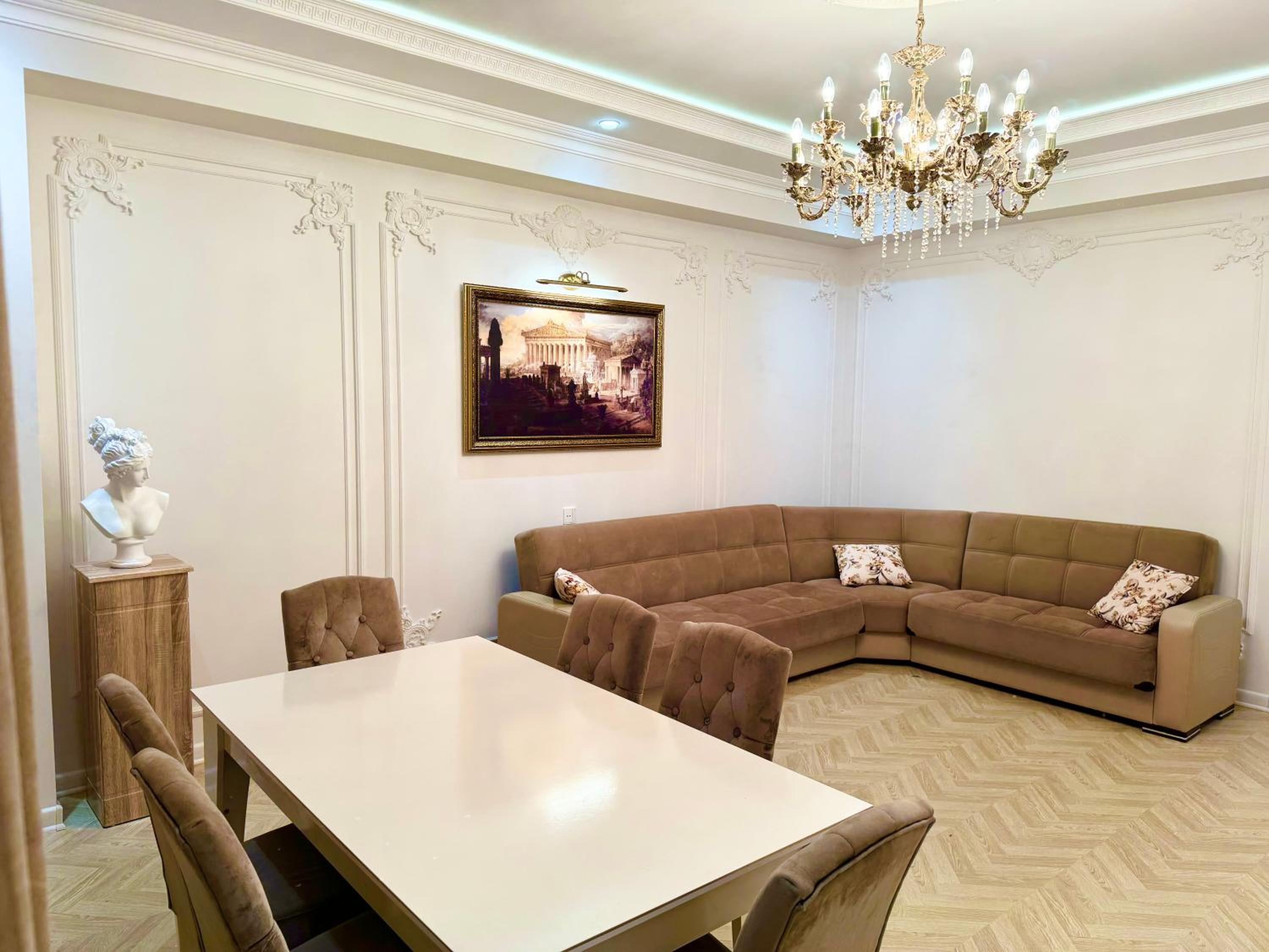 Elegant Apartment with Sea View in Downtown