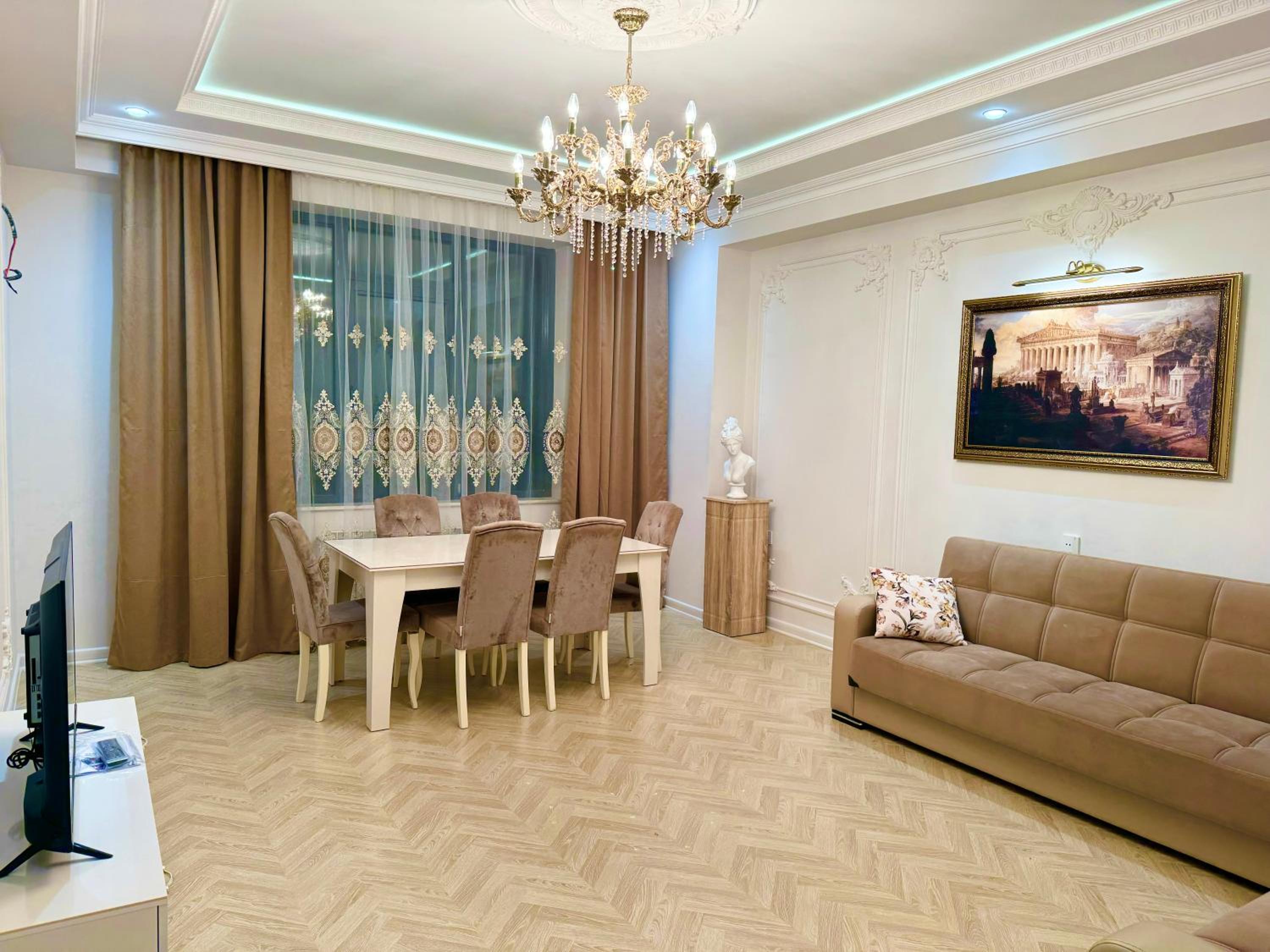 Elegant Apartment with Sea View in Downtown