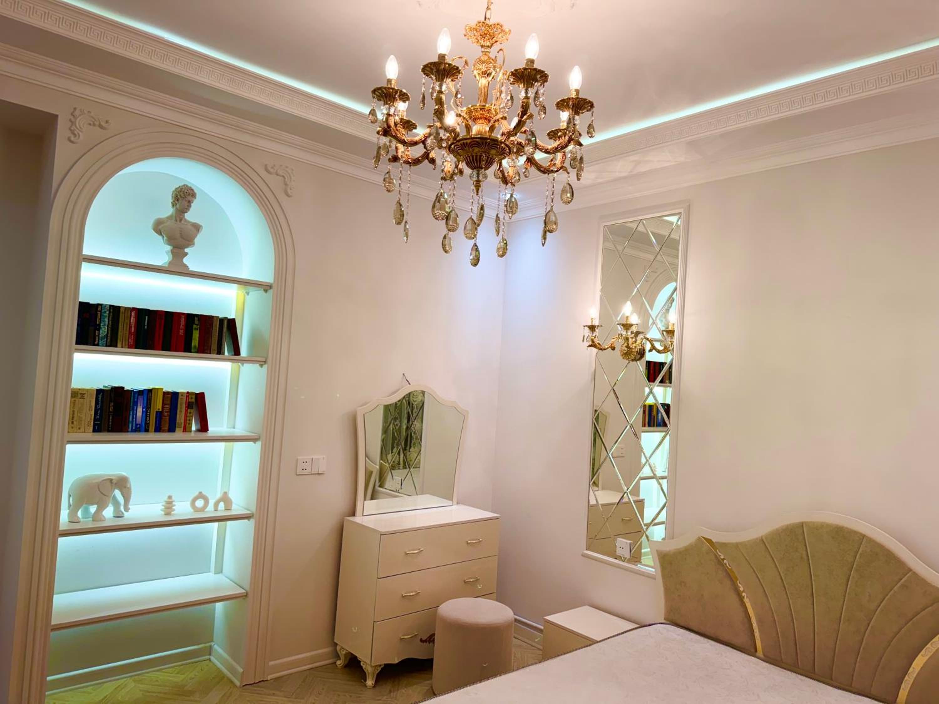 Elegant Apartment with Sea View in Downtown
