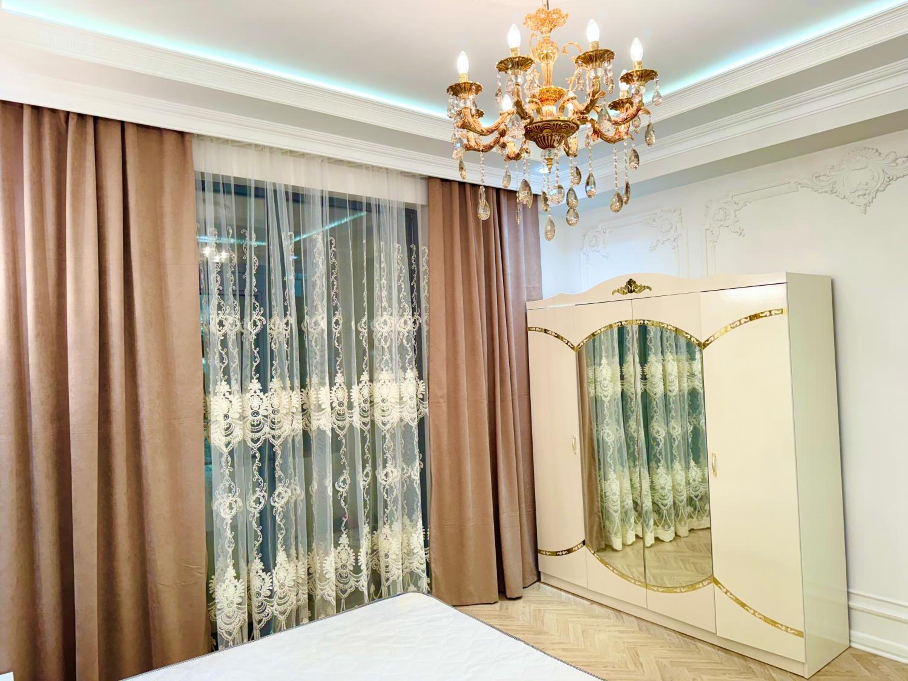 Elegant Apartment with Sea View in Downtown