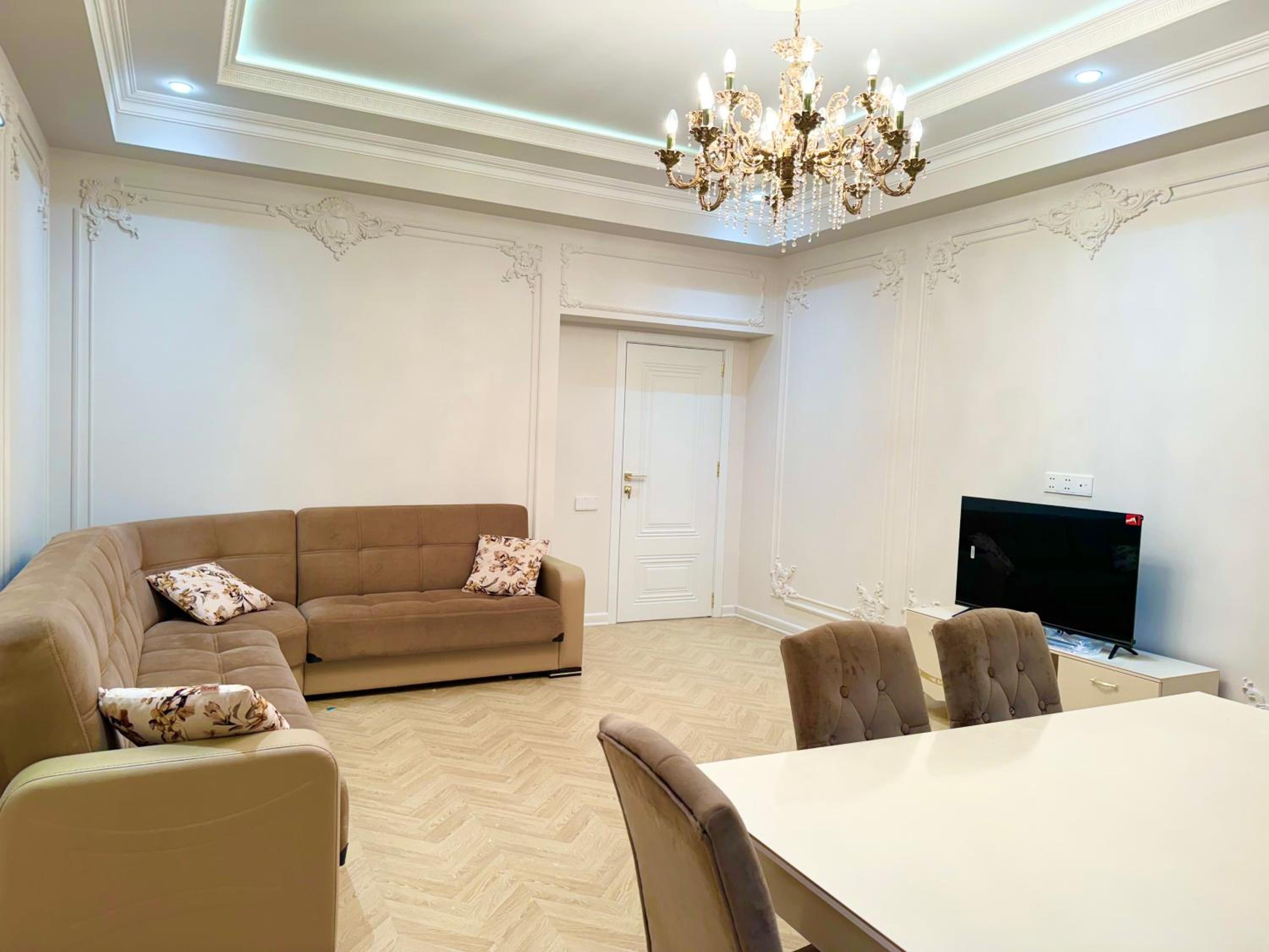 Elegant Apartment with Sea View in Downtown