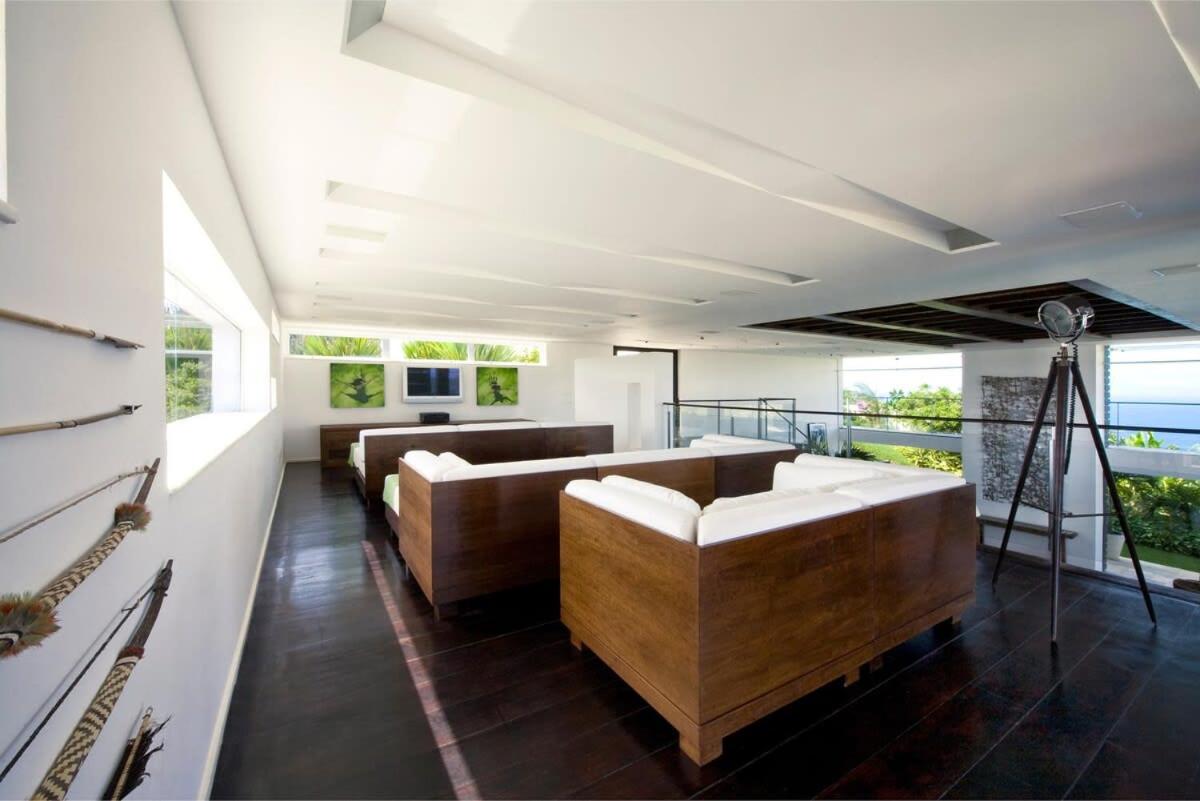 Elegant Villa in Ferradura Beach Buzios - BUZ003