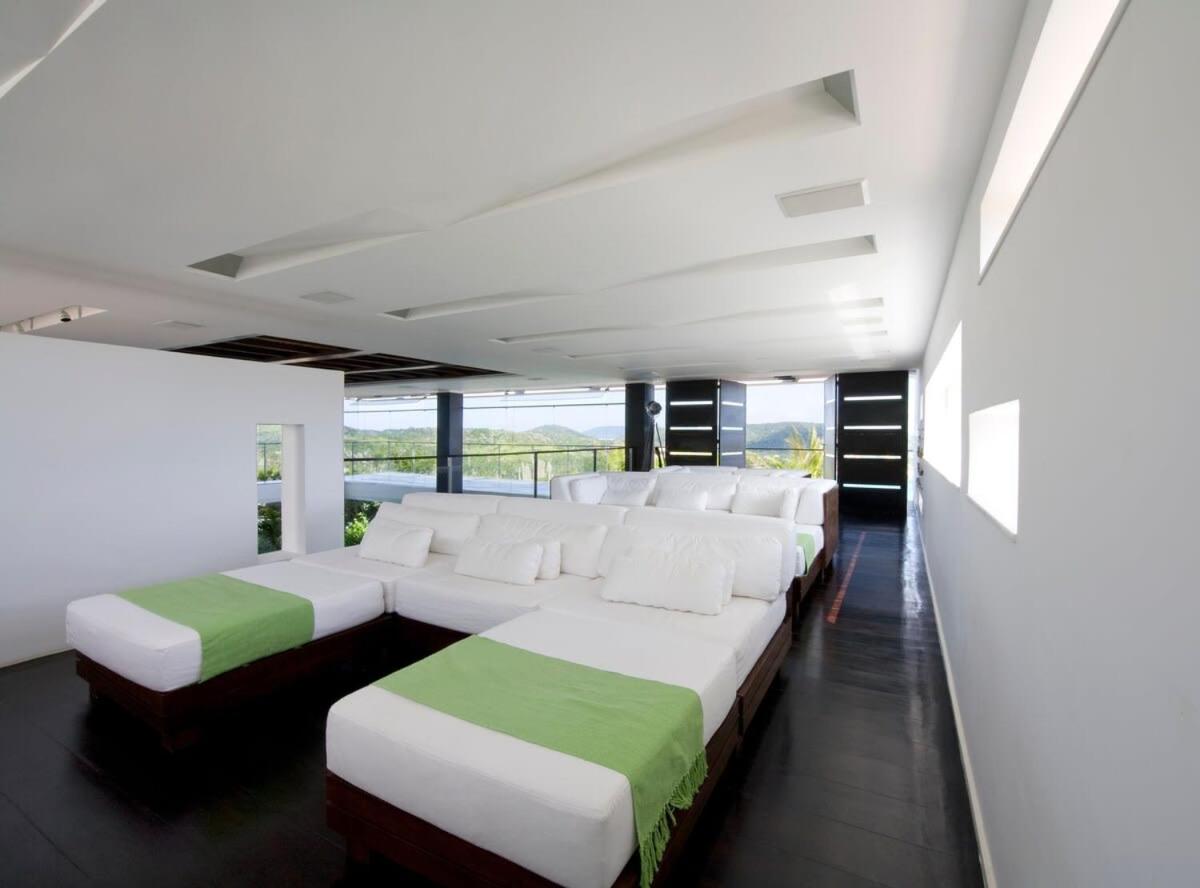 Elegant Villa in Ferradura Beach Buzios - BUZ003