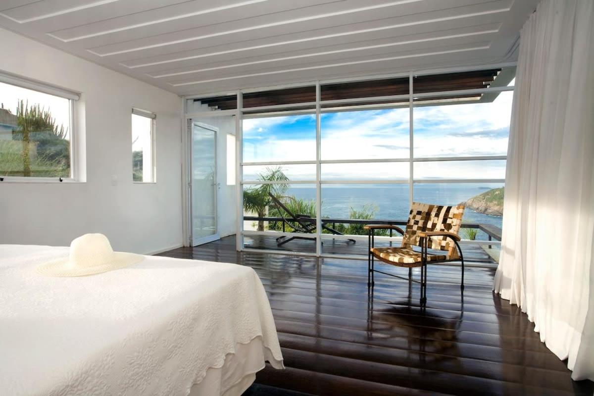 Elegant Villa in Ferradura Beach Buzios - BUZ003