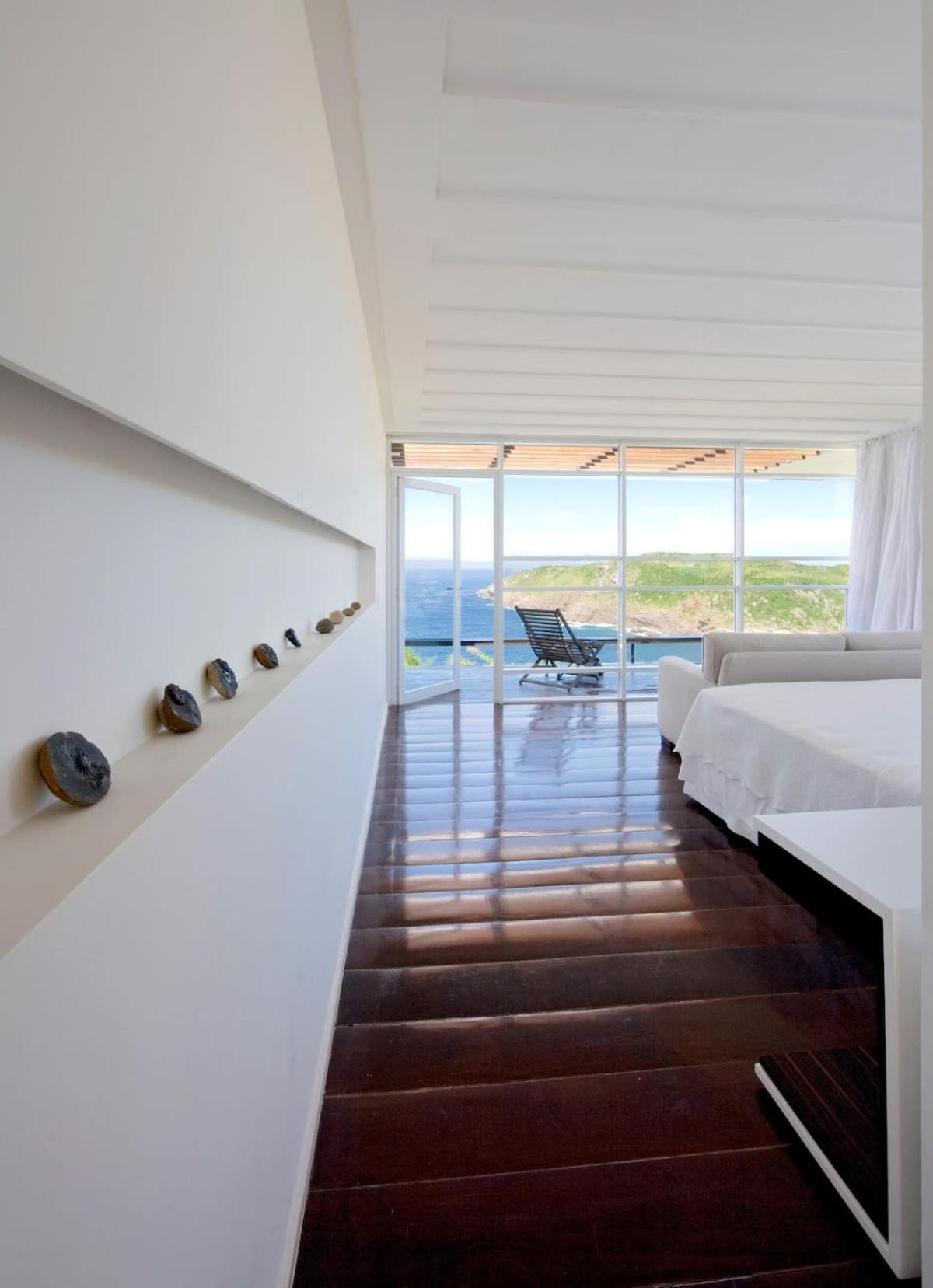 Elegant Villa in Ferradura Beach Buzios - BUZ003
