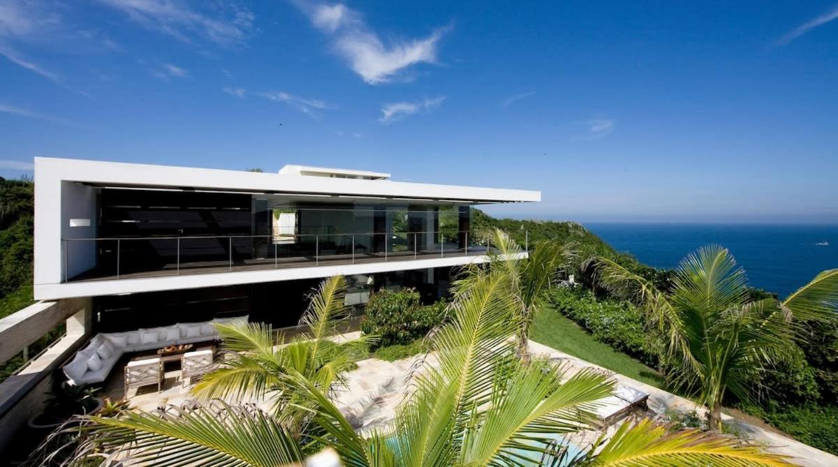 Elegant Villa in Ferradura Beach Buzios - BUZ003