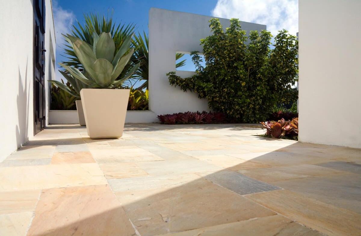 Elegant Villa in Ferradura Beach Buzios - BUZ003