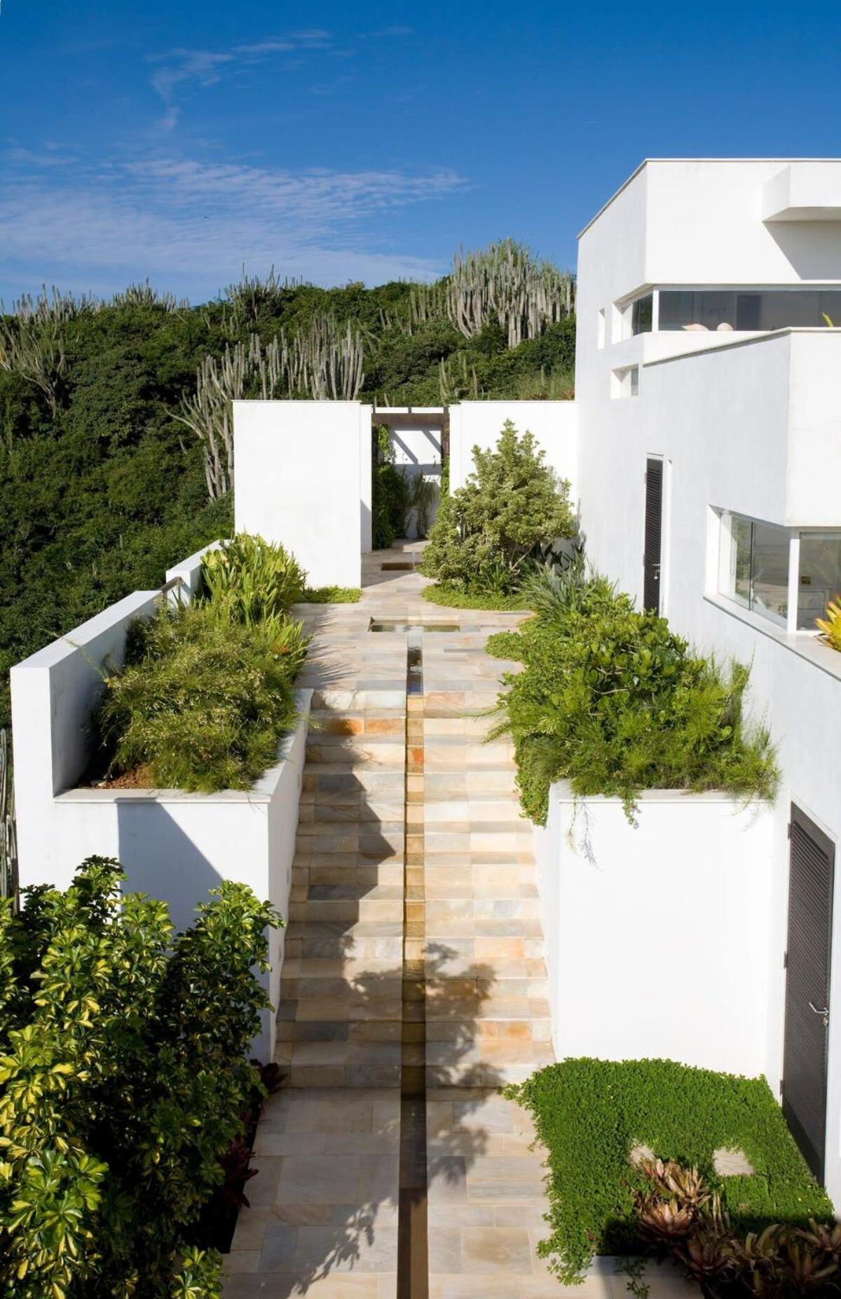 Elegant Villa in Ferradura Beach Buzios - BUZ003