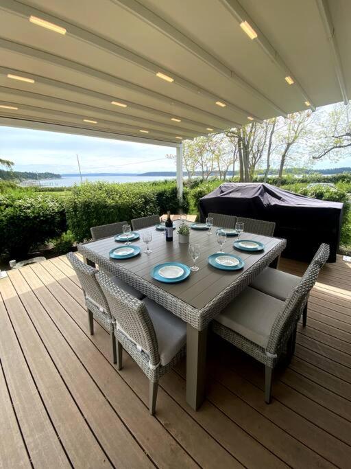 Luxury Oceanfront Retreat with Hot Tub & Sunset Views view 3