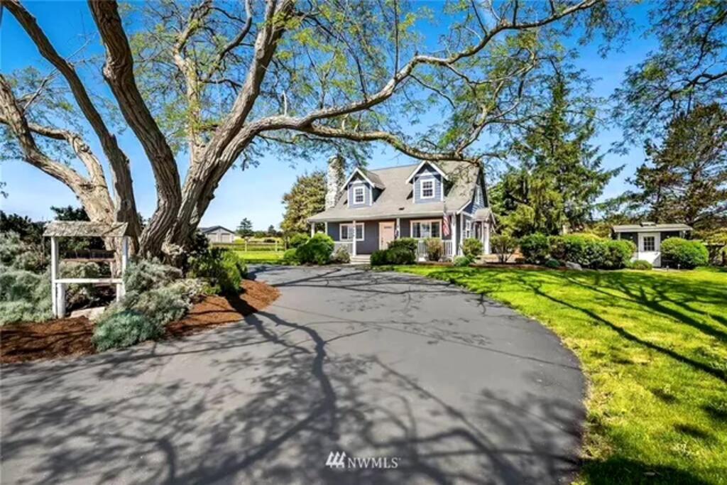 Luxury Oceanfront Retreat with Hot Tub & Sunset Views view 4