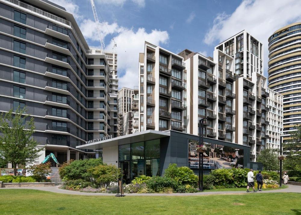 Luxurious White City Living 2Bed & 2Bath Apartment - Balcony & Tube Access