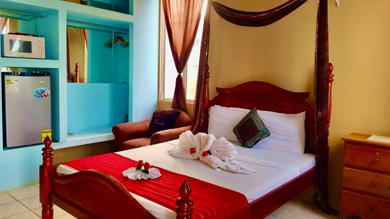See Belize TRANQUIL Sea View Studio with Balcony & Infinity Pool