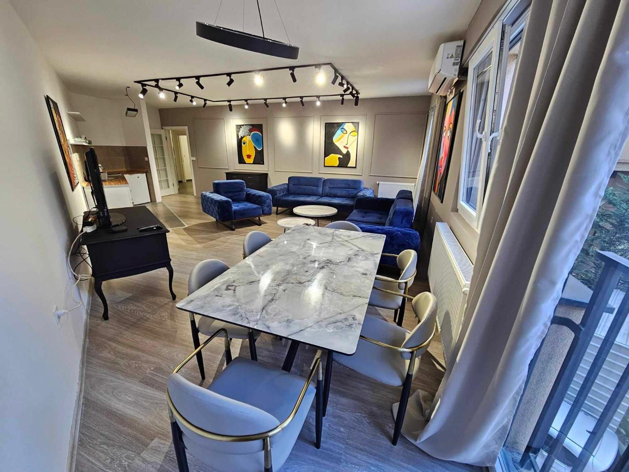 Spacious and lovely 130m2 central flat view 2