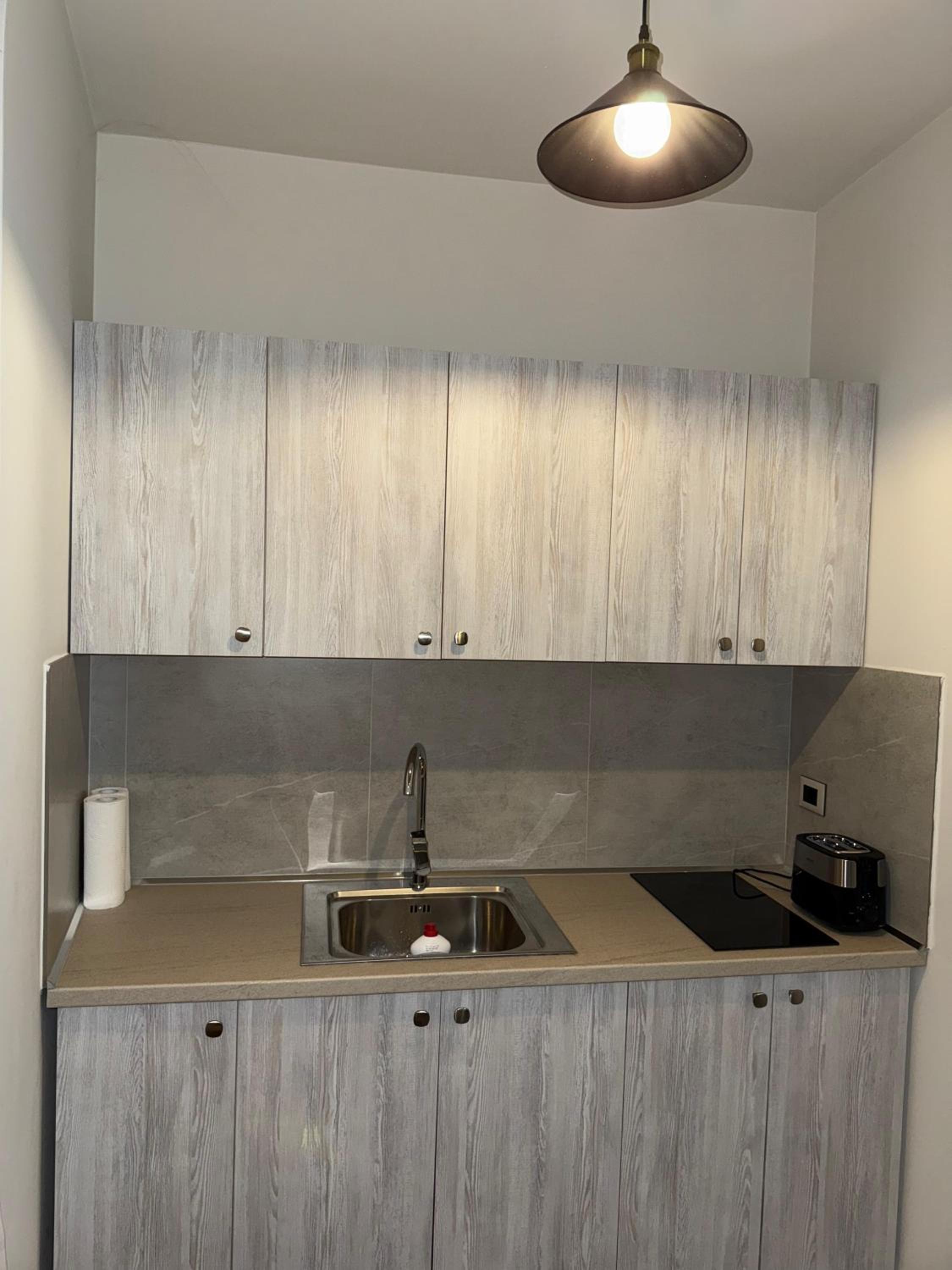 STAY-FIVE Modern Central Studios Self Check-in & Fast Wi-Fi