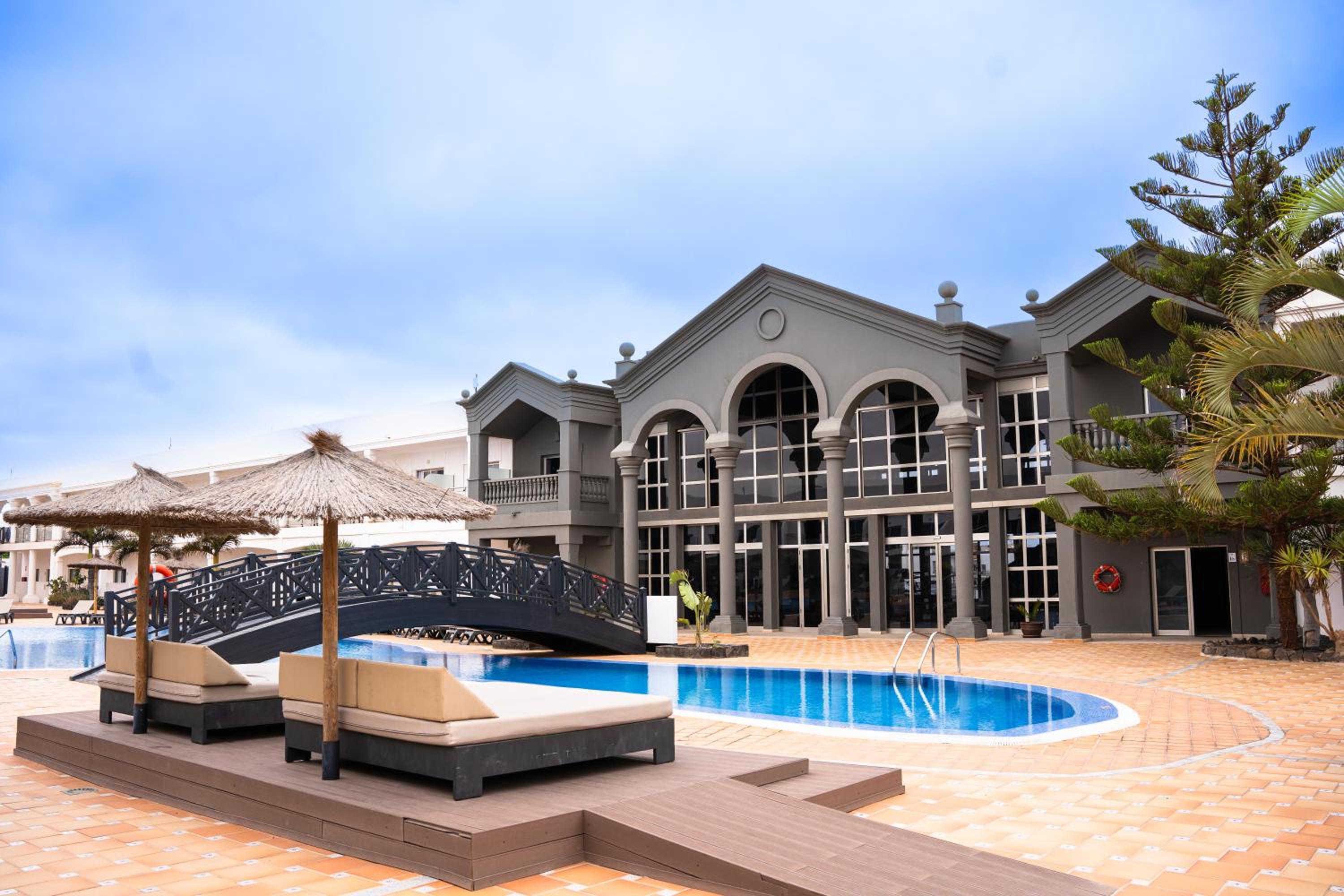 Hotel Coral Cotillo Beach - Image 1