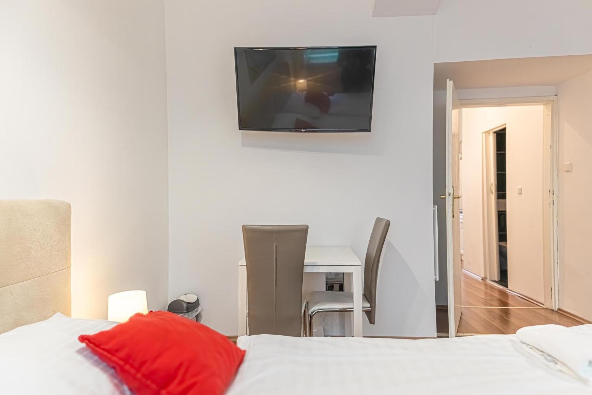Comfortable 1BR Apt In Perfect Location