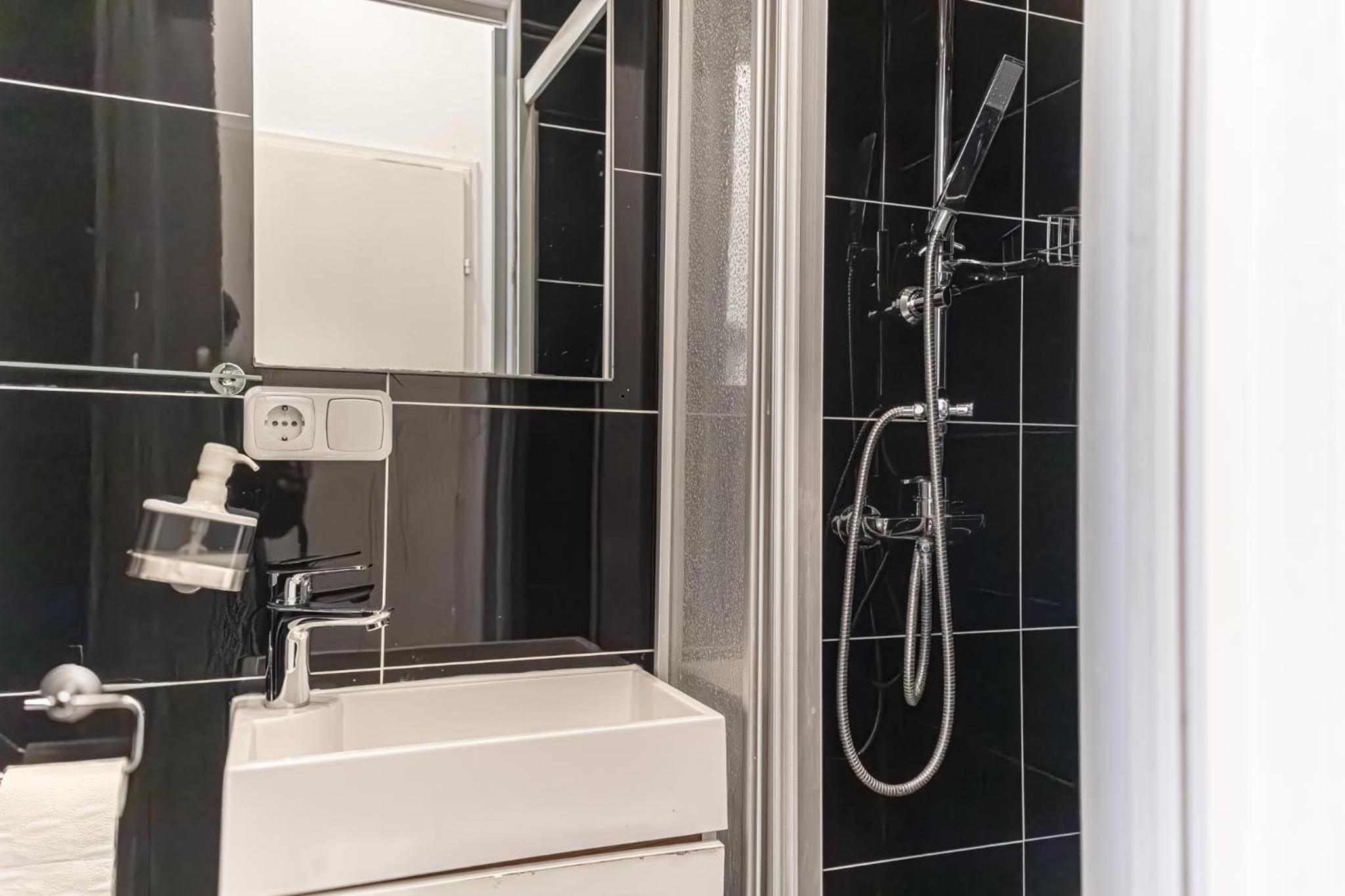 Comfortable 1BR Apt In Perfect Location