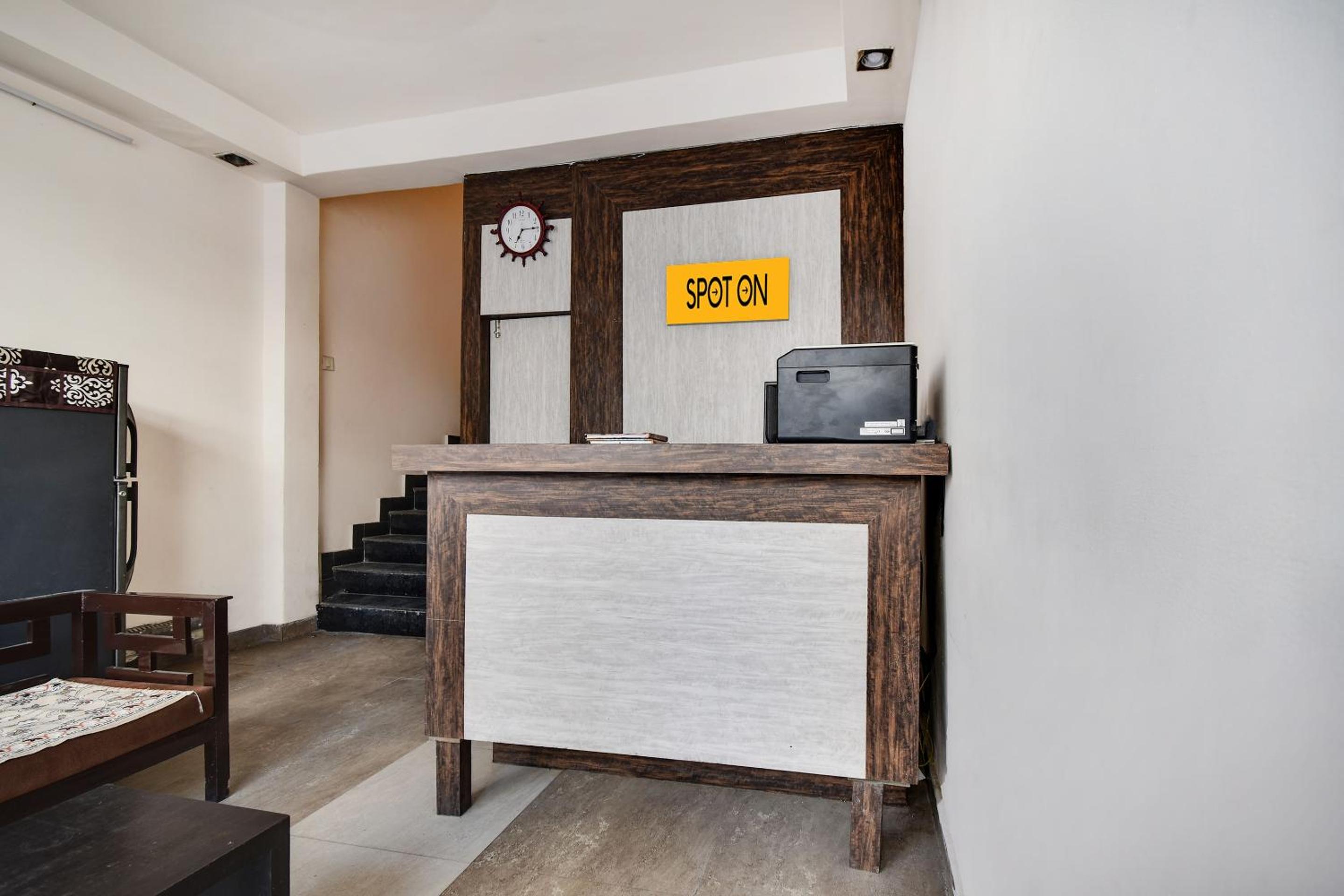 Hotel O Crown Plaza