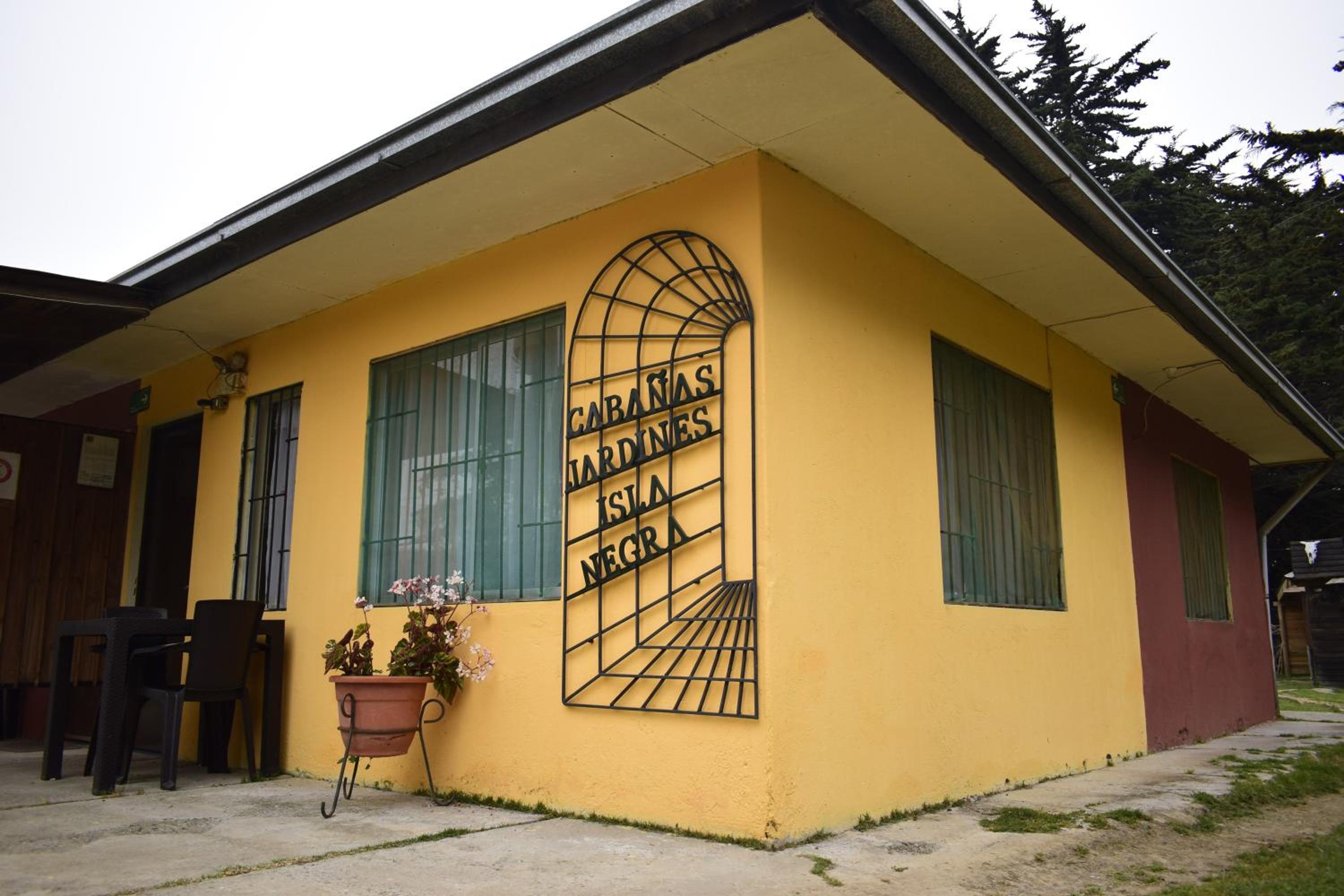 Hotel Cabañas Jardines de Isla Negra - Image 1