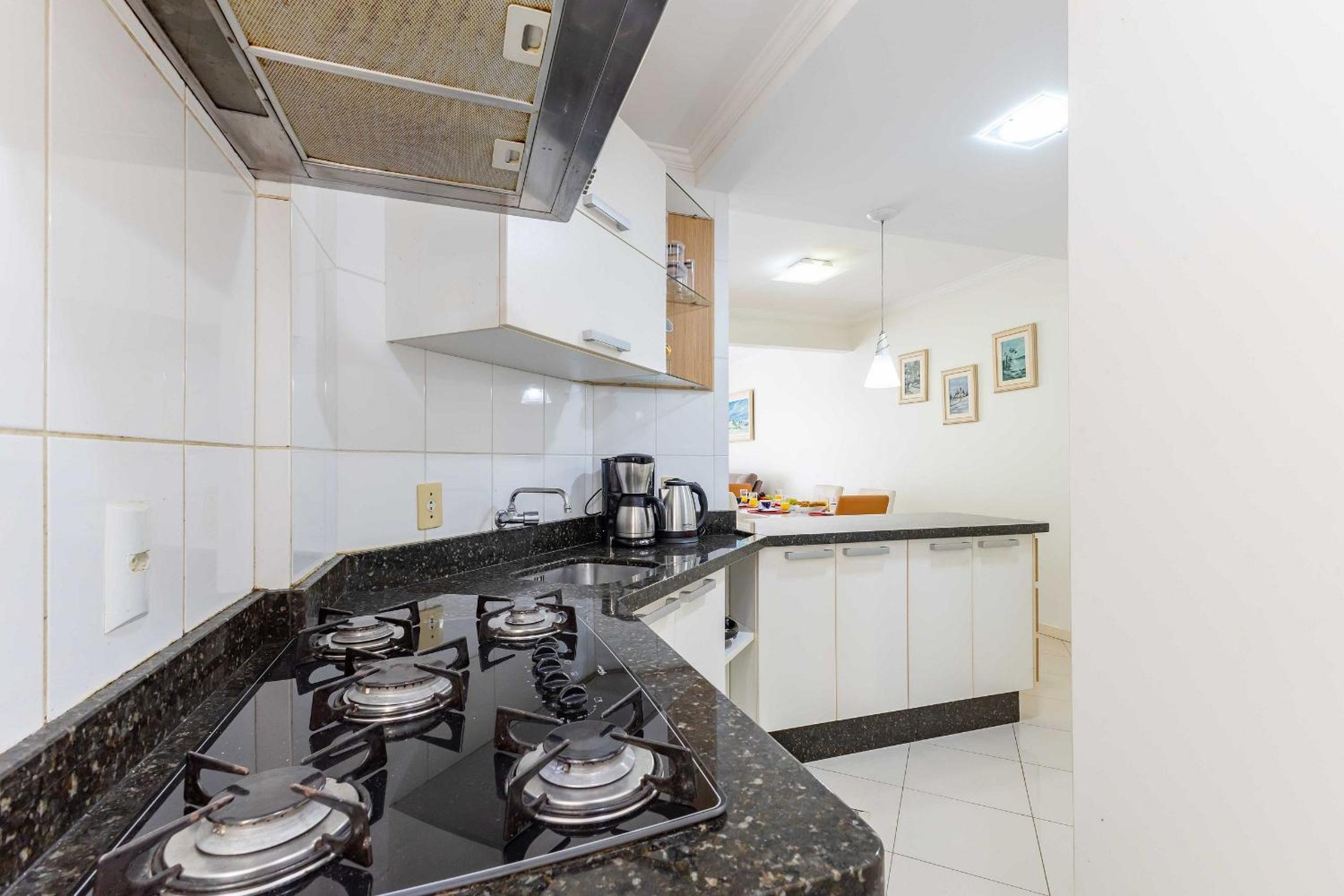 Amplo Apartamento a 70 metros da Praia de 4Ilhas