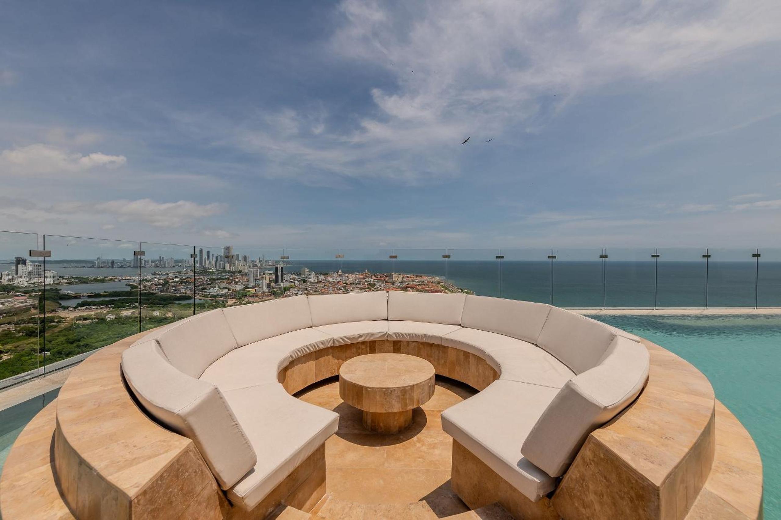 Awesome View Historic Center, Castle and Sea 2BR