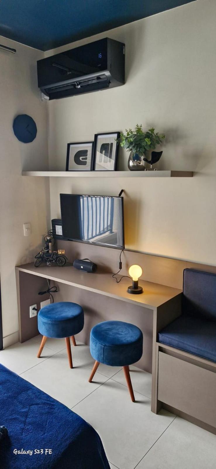 Studio Lindo; no centro em frente ao metrô!