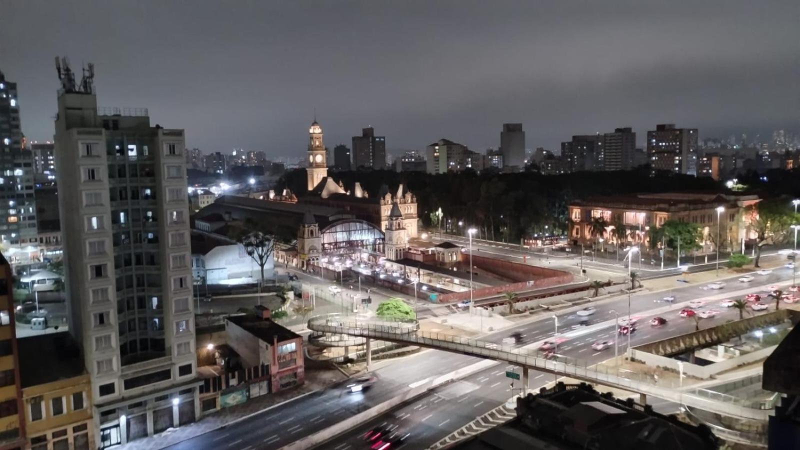 Studio Lindo; no centro em frente ao metrô!