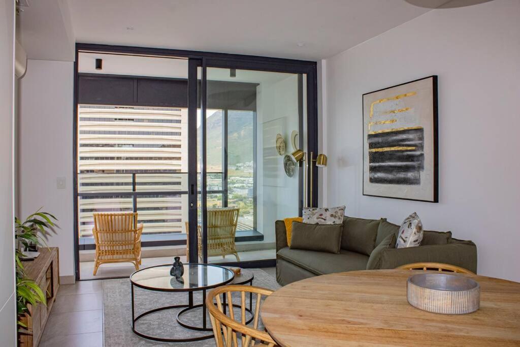 Stylish Apartment - Iconic Views