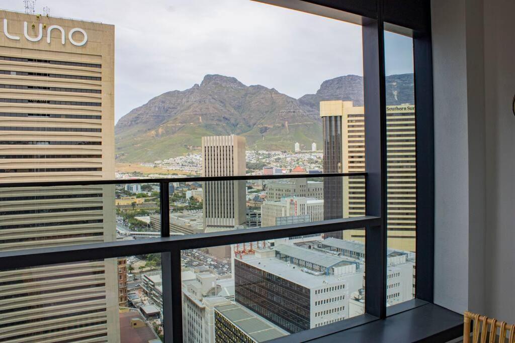 Stylish Apartment - Iconic Views