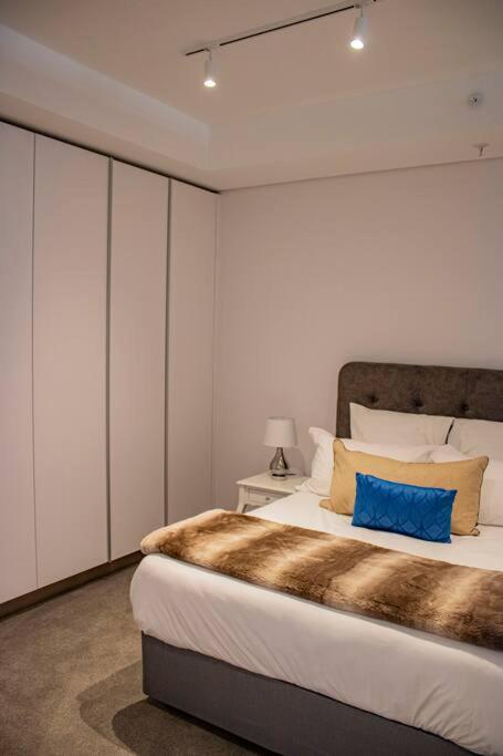 Stylish Apartment - Iconic Views