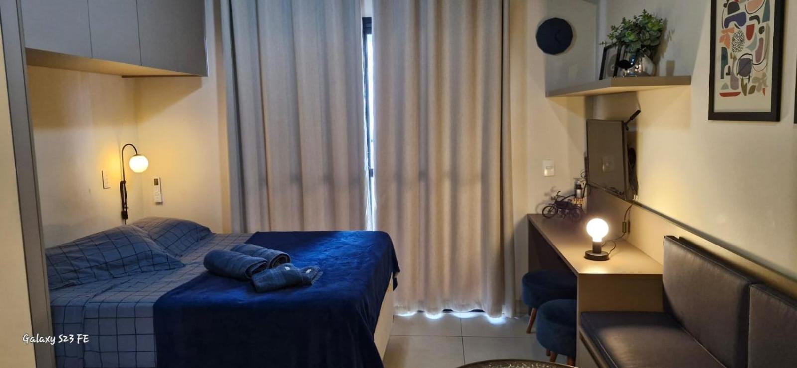 Studio Lindo; no centro em frente ao metrô!