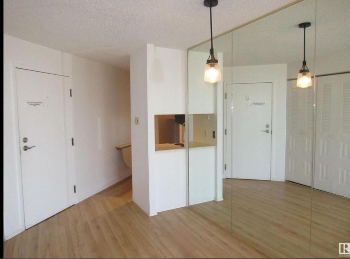 Non Smoking Million Dollar View!! Edmonton Condo Water Front View!!