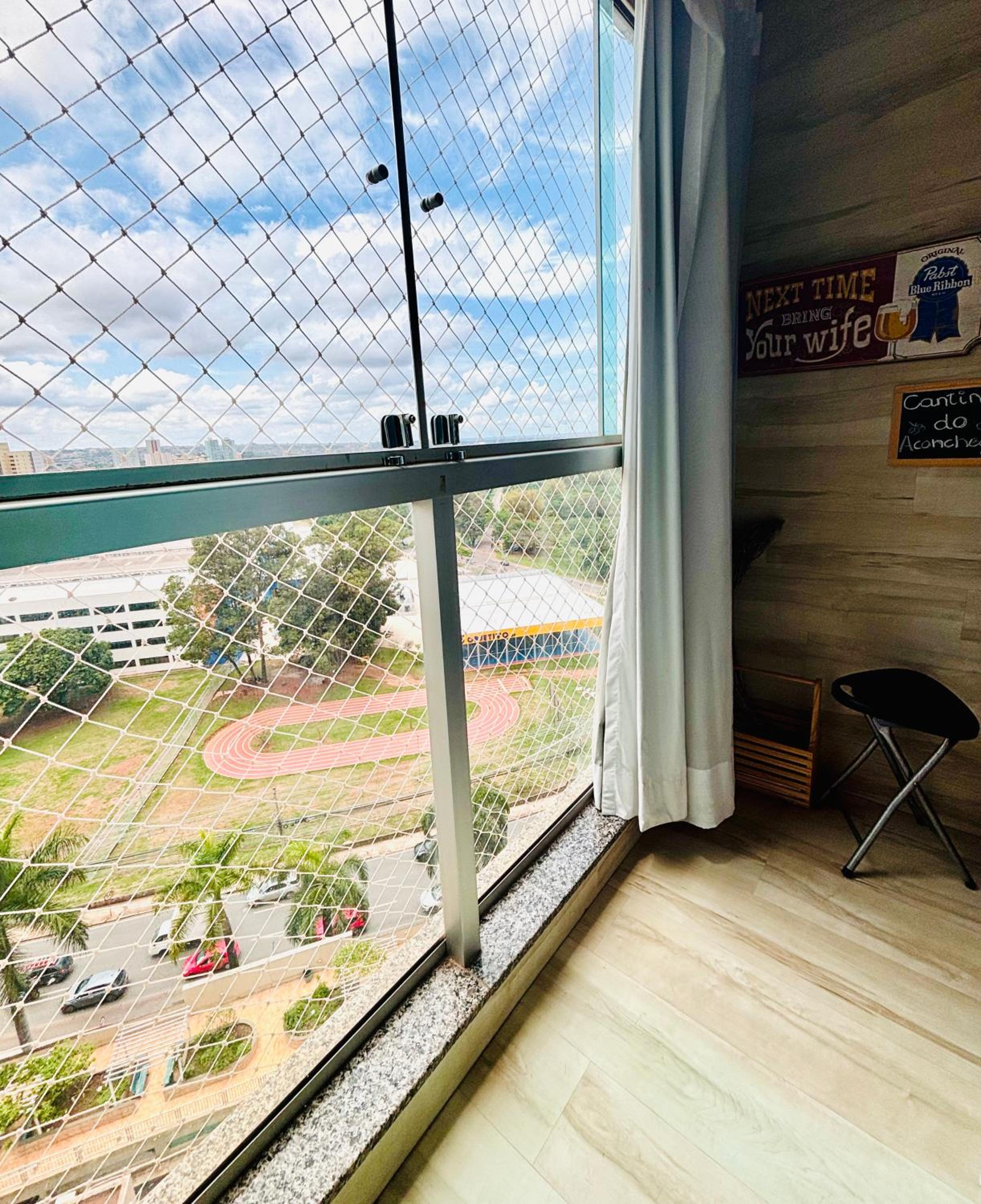 Ap completo com ar e garagem coberta próximo ao metrô