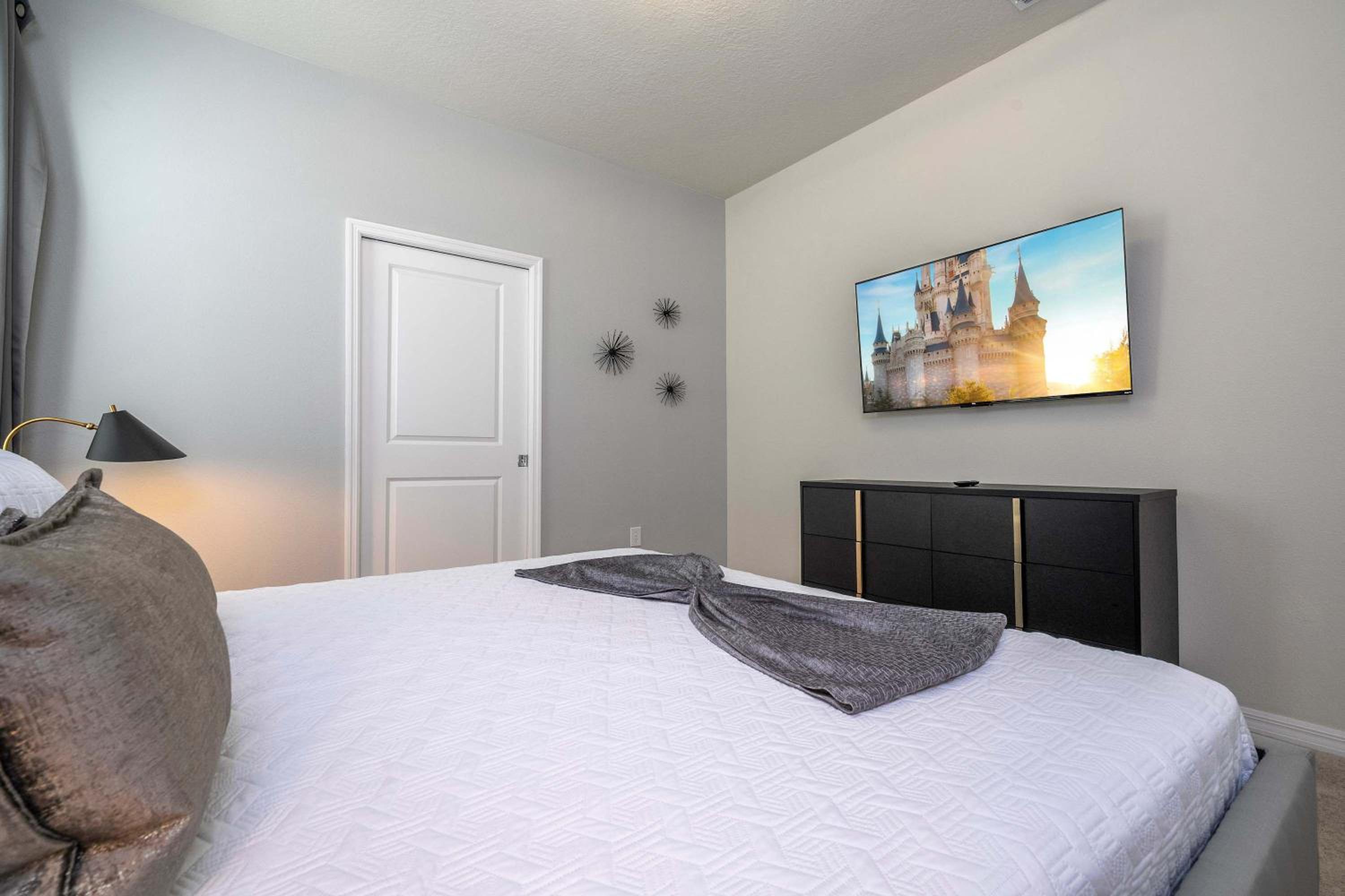 Stunning 7Bd Jacuzzi Pool & Close to Disney at Windsor Cay 16217
