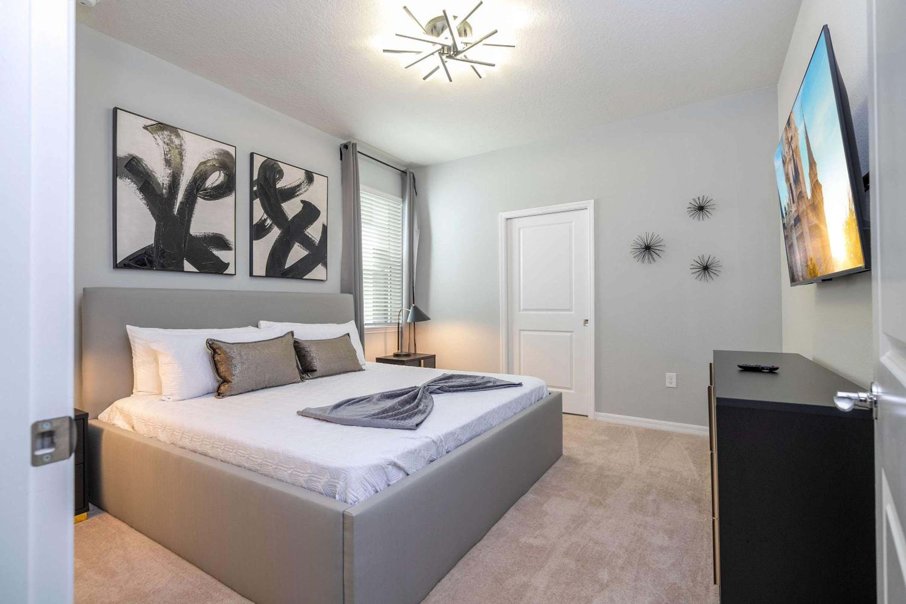 Stunning 7Bd Jacuzzi Pool & Close to Disney at Windsor Cay 16217