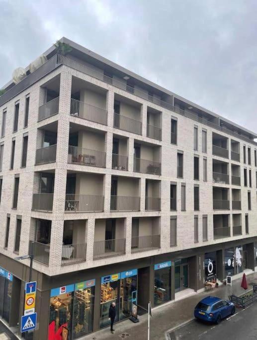 Elegant 2022 one bedroom flat with terrac and parking view 3