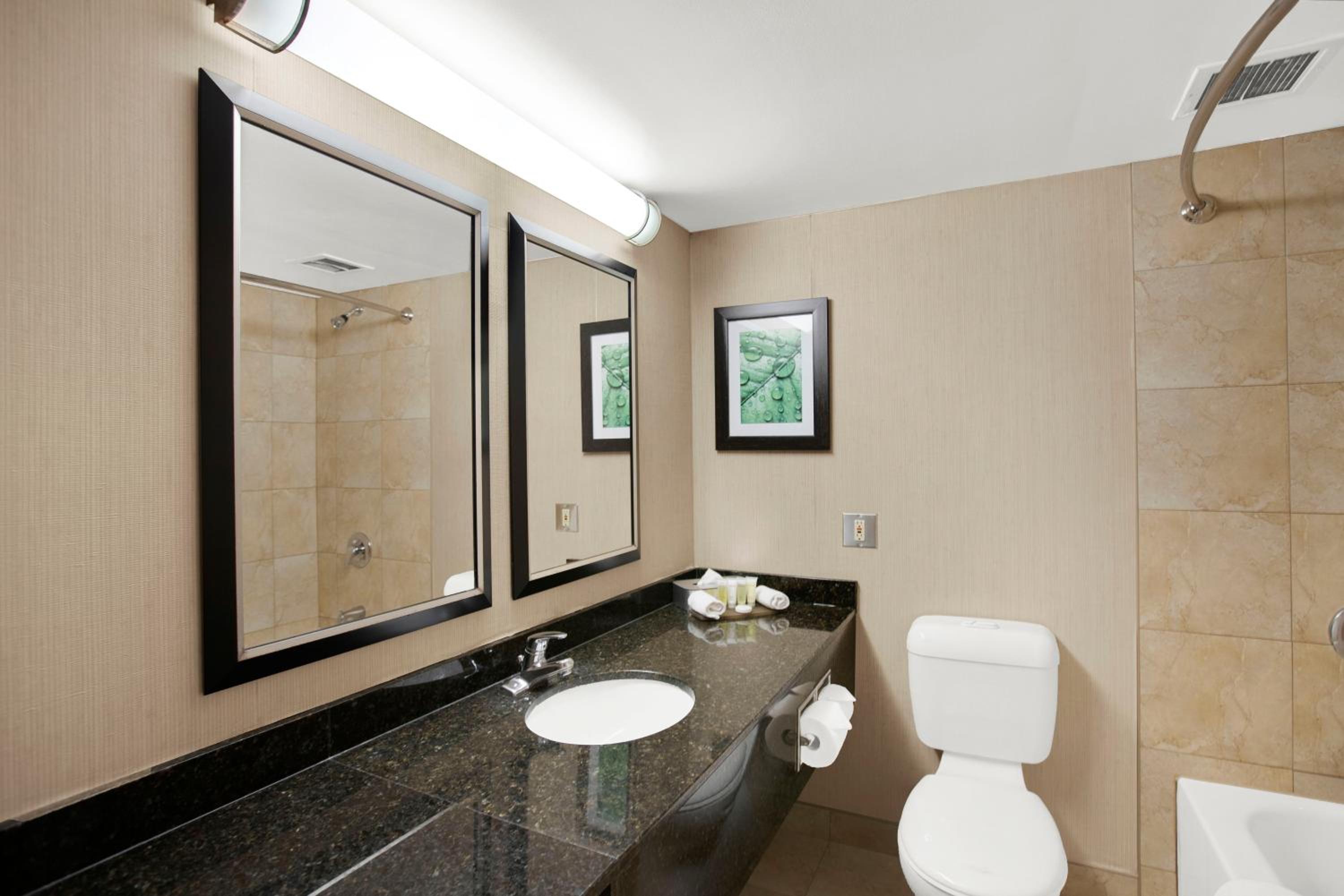 Thunder Bay Vacations - Superior Inn Hotel and Conference Centre Thunder Bay - Property Image 76