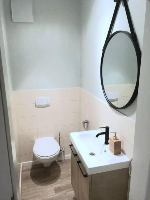 Large 2 bedrooms Flat with FREE Parking & Terrace